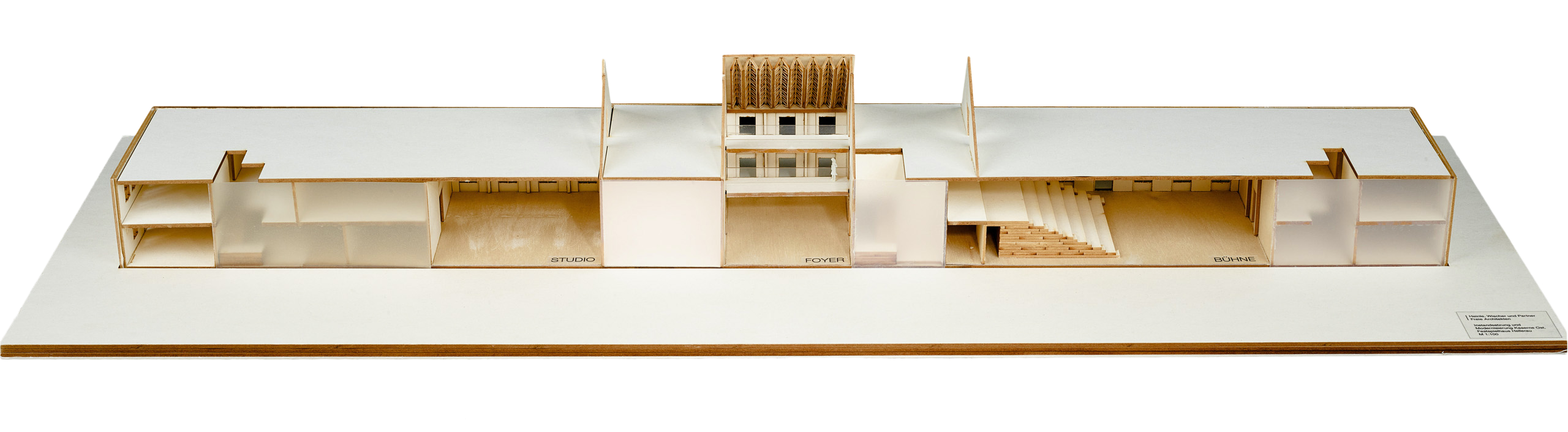 Modell mit geschlossener Fassade und geschlossenem Dach
